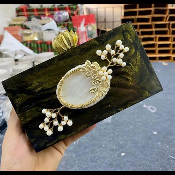 Resin Clutch